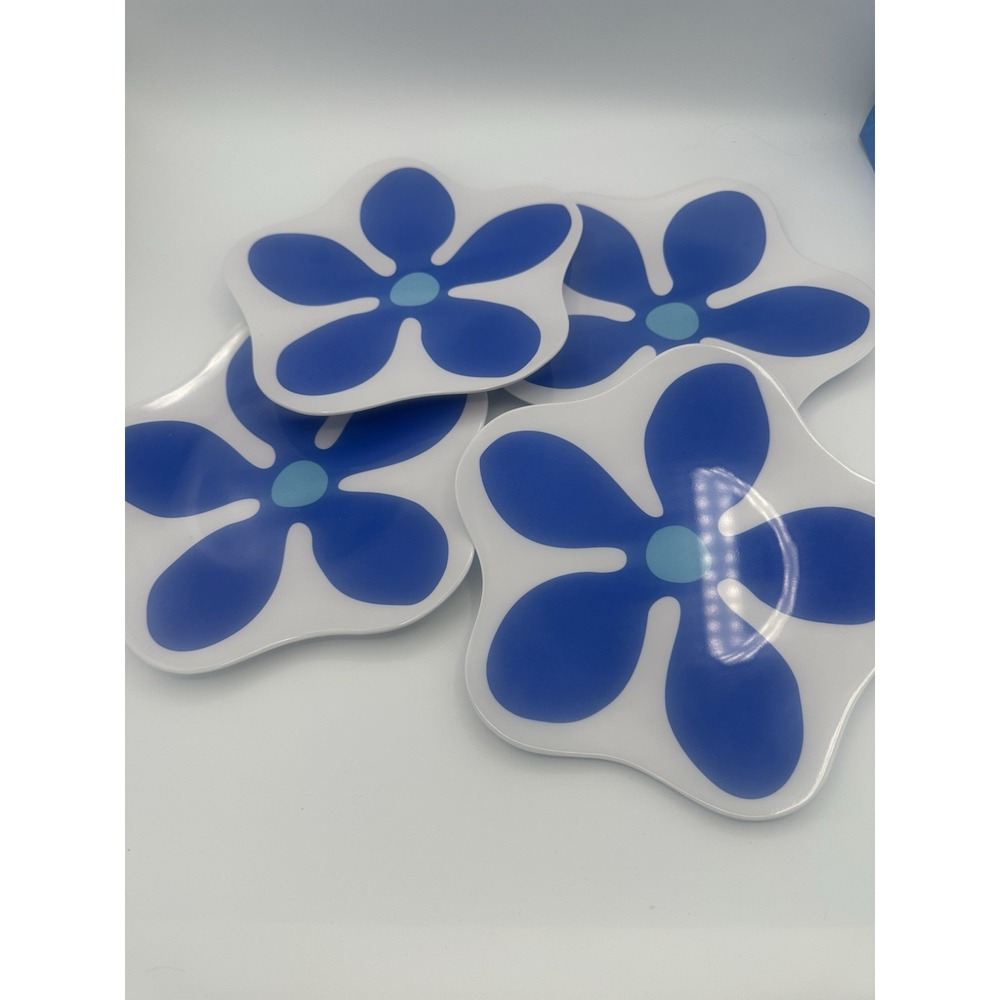 TARGET Fresh Squeezed Plastic 9" Blue Flower Plates Set of 4 NWOT